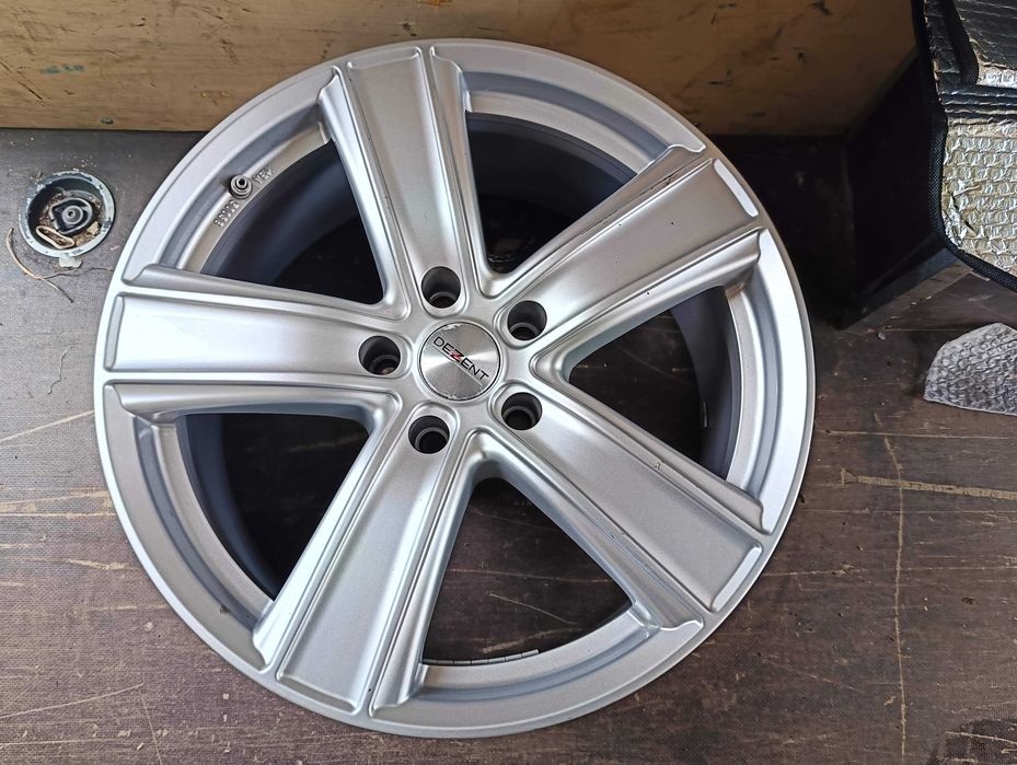 Alufelgi Dezent TTH9L 5x120 8,5jx19 ET35 BMW Insignia VW T6 Transporte