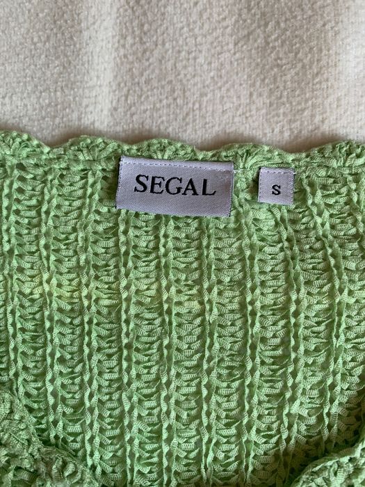 Seledynowy sweterek z długim rękawkiem zapinany na suwak rozmiar S