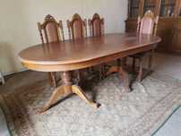 Conjunto mesa de jantar e cadeiras