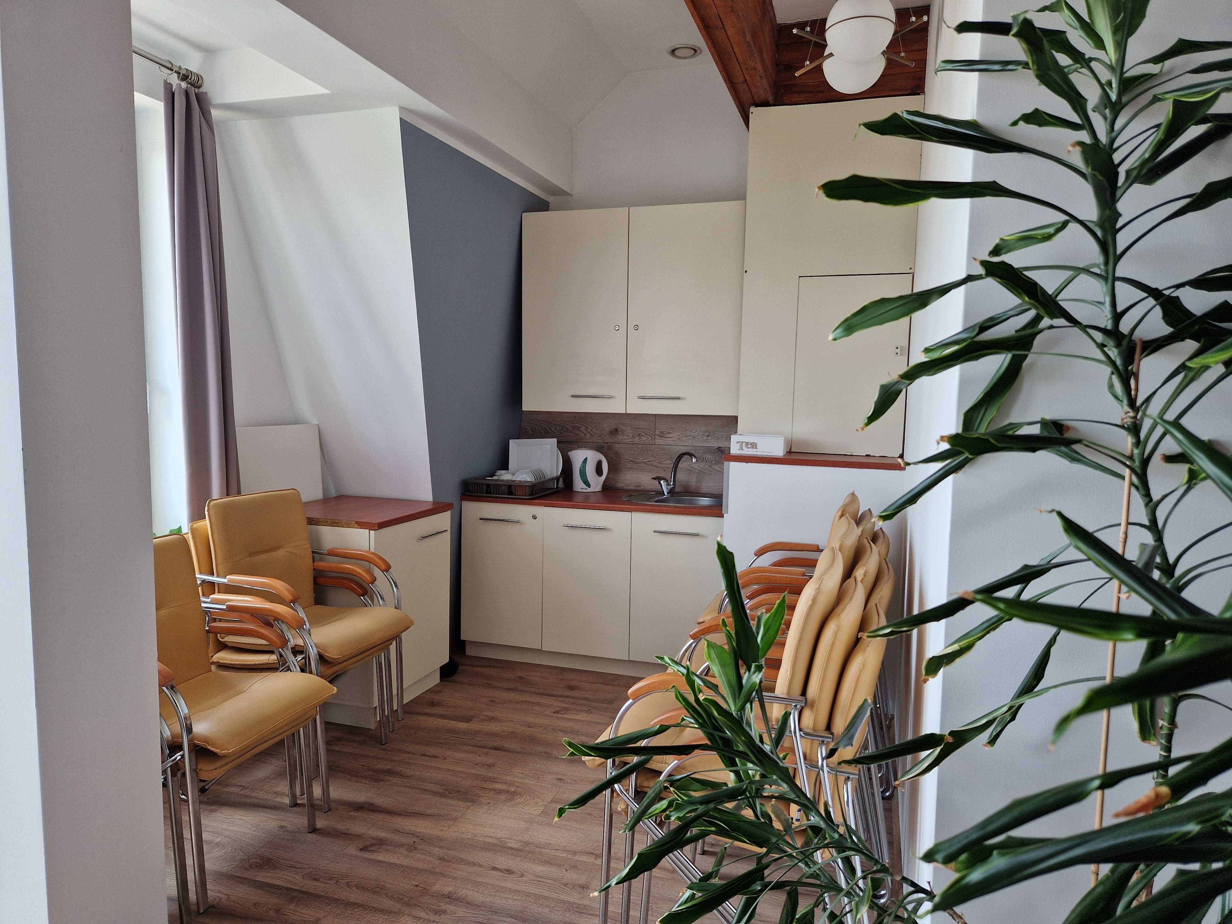Lokal biurowy - 46m2, centrum miasta, balkon, III piętro