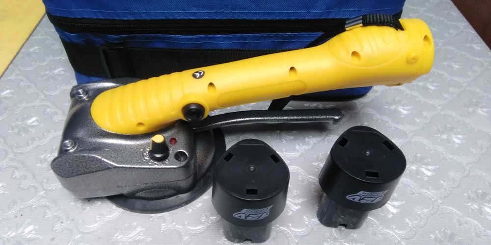 Ventosa vibratória, com 2 baterias, carregador e mala, NOVO.