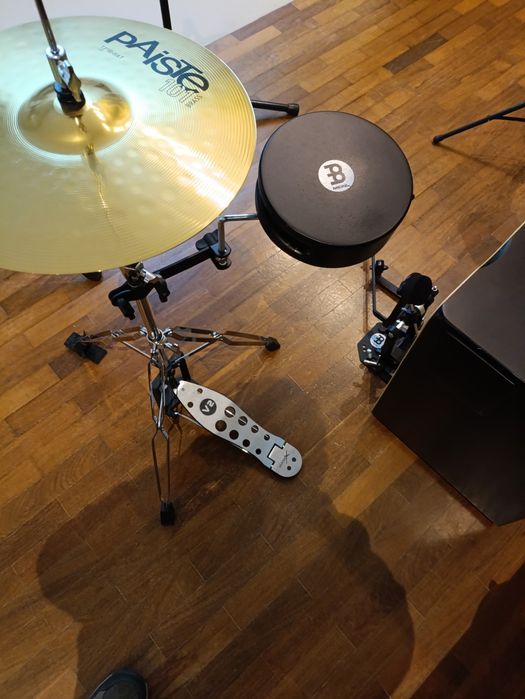 Vendo conjunto de percussão