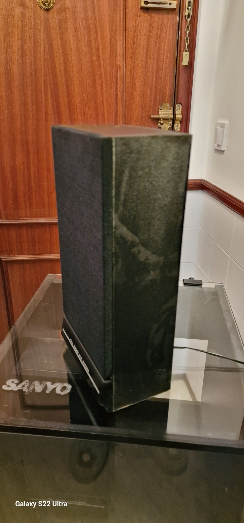 Móvel e colunas vintage
