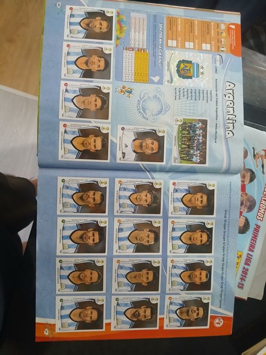 Caderneta de cromos futebol completas (1liga 2014/15 e mundial 2014]a