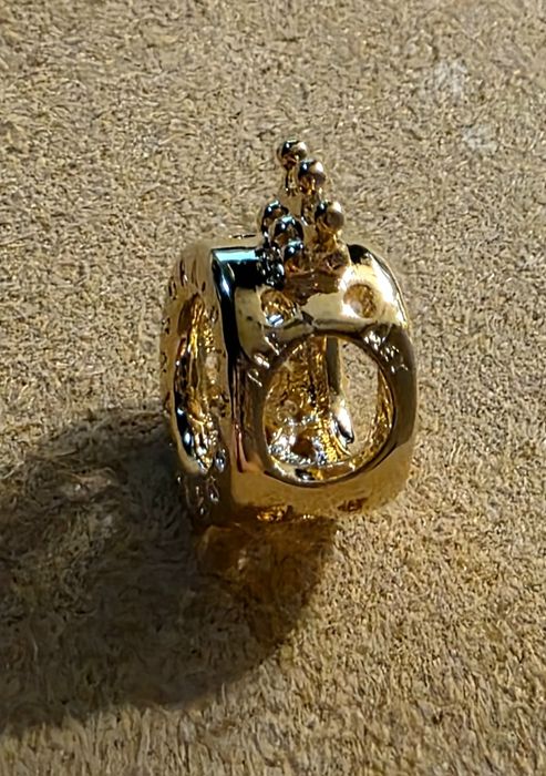 Charms Pandora O w koronie złota