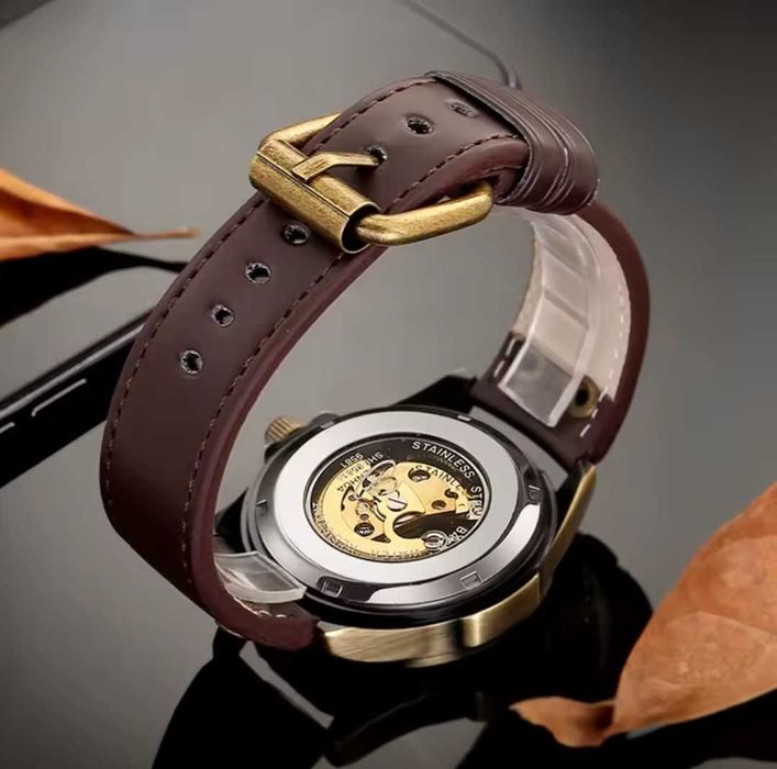 Mechaniczny zegarek męski
Mechaniczny zegarek męski