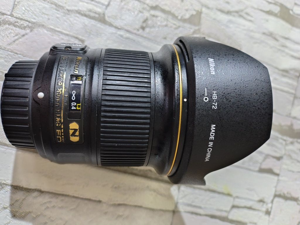 Об'єктив Nikon 20 mm f 1.8