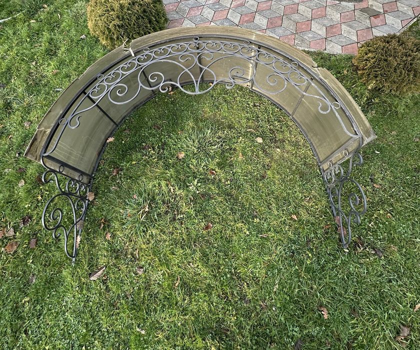 Дашок,навіс,козирьок на двері,вікна