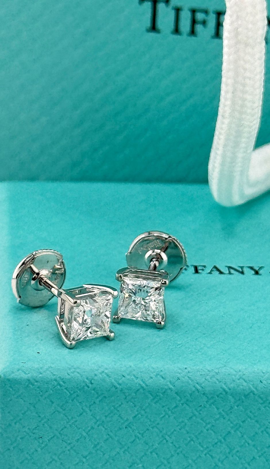Серьги пусеты с бриллиантами GIA в стиле Tiffany