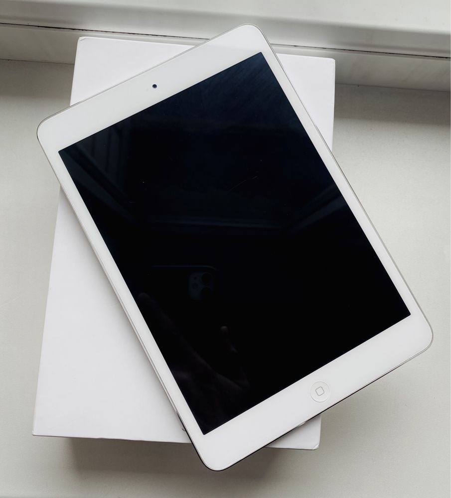 iPad Mini 2 Wi-Fi A1489 + подарок игры