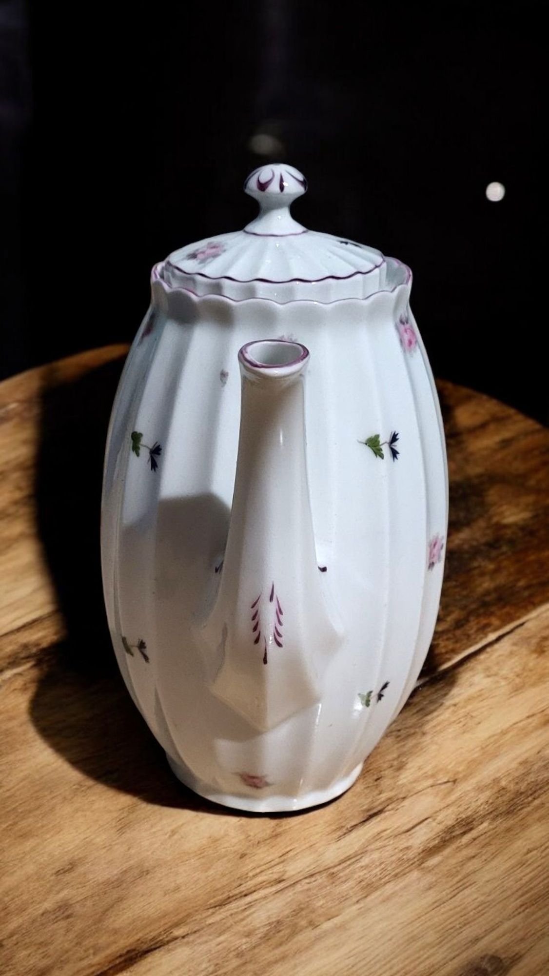 Porcelanowy dzbanek