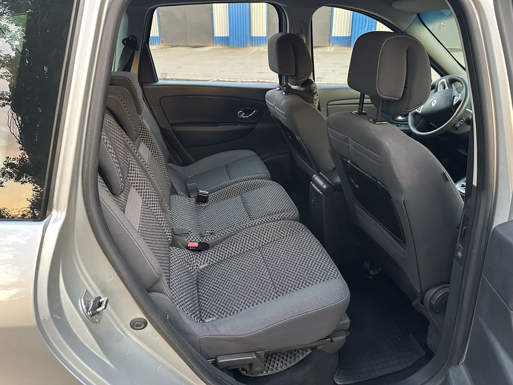 renault grand scenic 7 мест