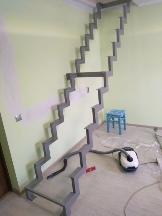 Сходи ступені дуб ясен бук сосна перила нержавіка ковані дерев'яні