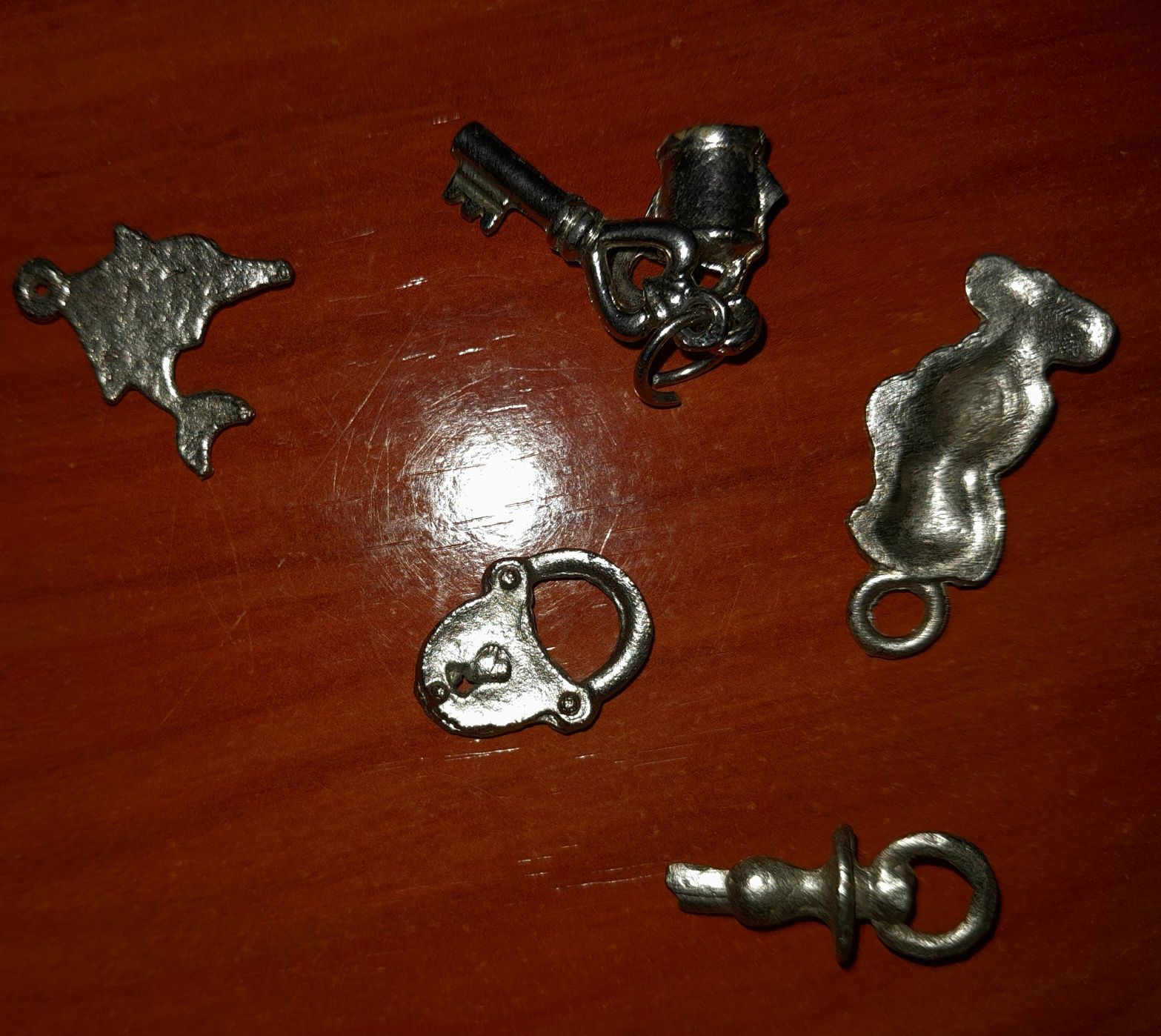 5 pequenos pendentes vintage