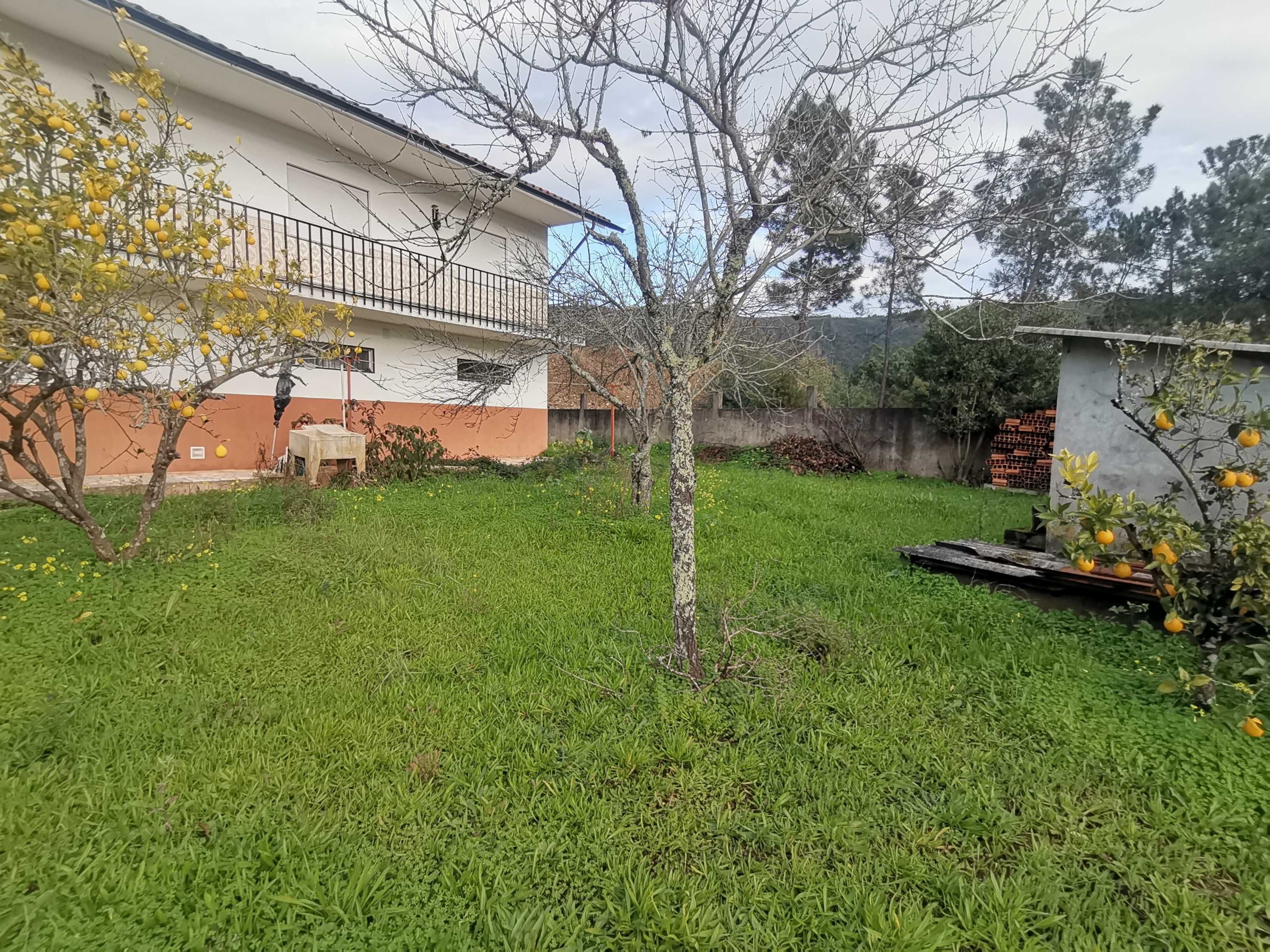 Moradia Isolada com Terreno em Lapinhas