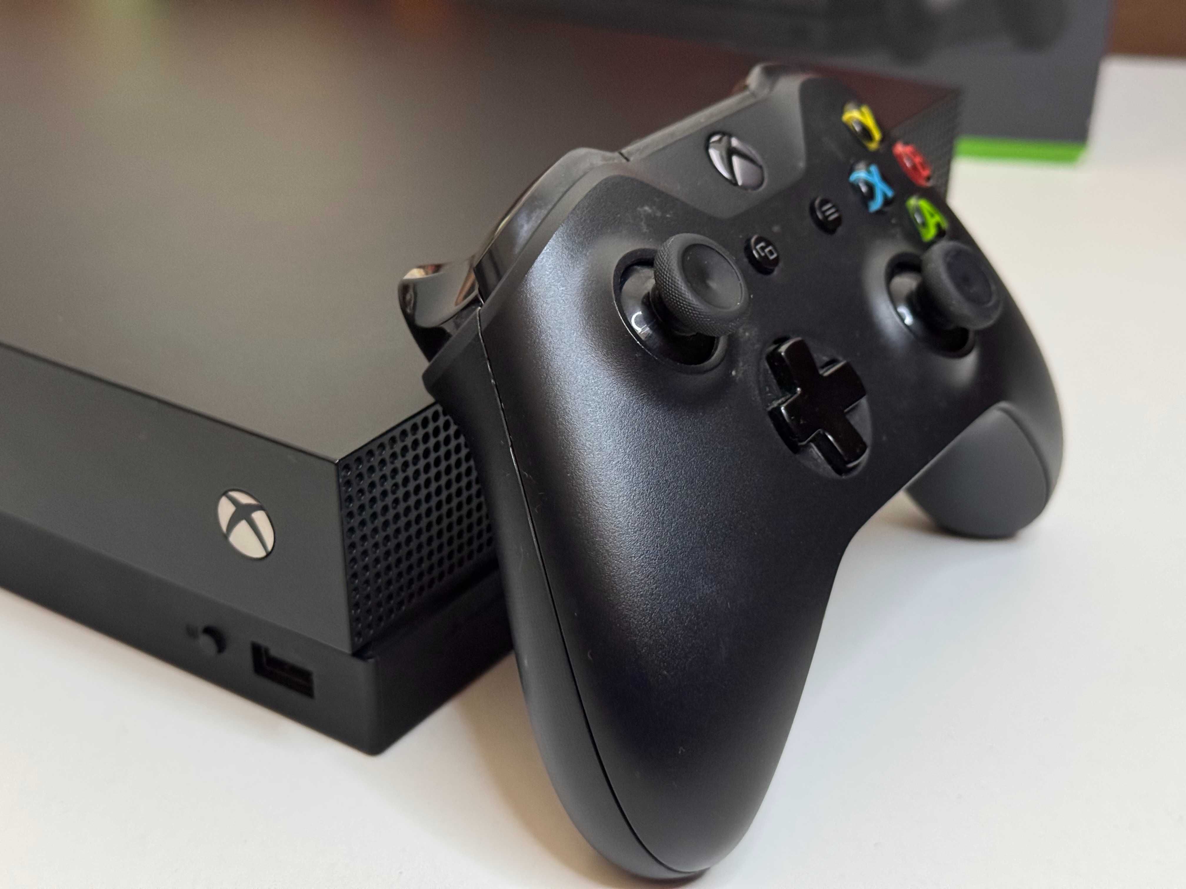 Konsola XBOX ONE X 1TB z Padem Napędem Super Stan