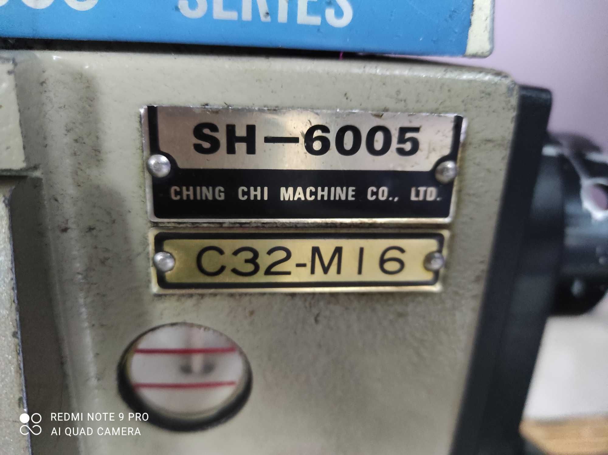 Overlock 5-nitkowy Kingtex SH6000 na siłę, ze stołem