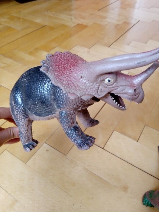 Dinozaur Triceratops - duży !