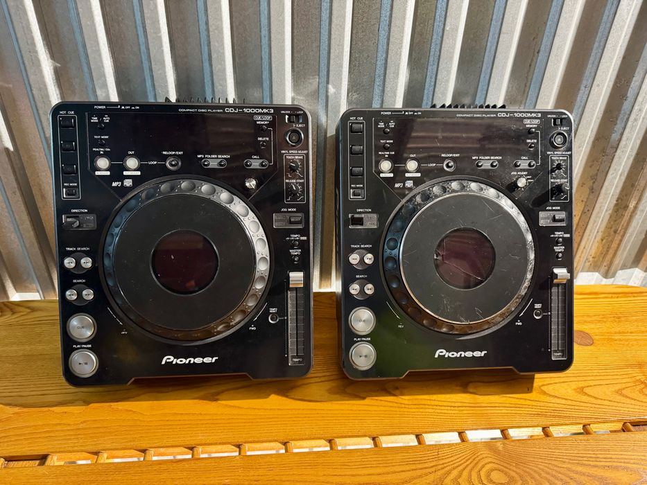 Pioneer CDJ-1000MK3 – komplet (1 sprawny, 1 uszkodzony)