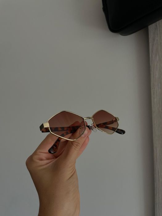 Sprzedam  nowych okularów przeciwsłonecznych dla kobiet 
przeciwsłonec