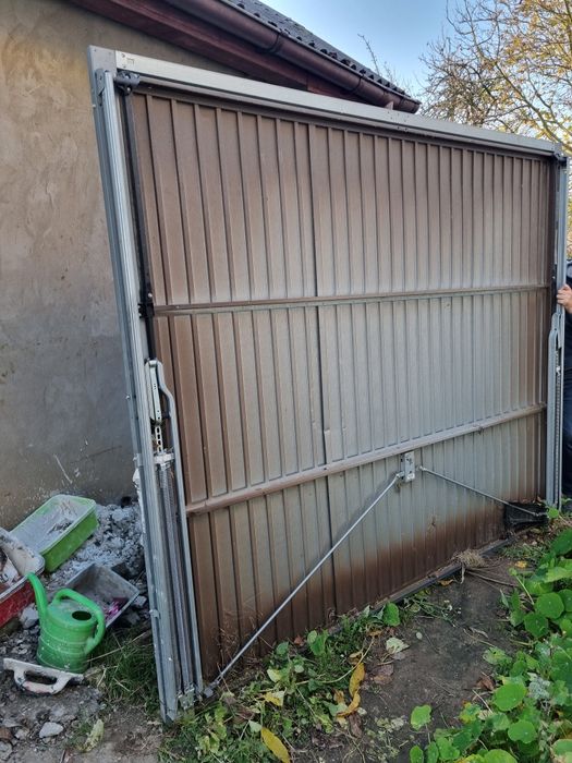 Brama garażowa uchylna brązowa GSL Hormann