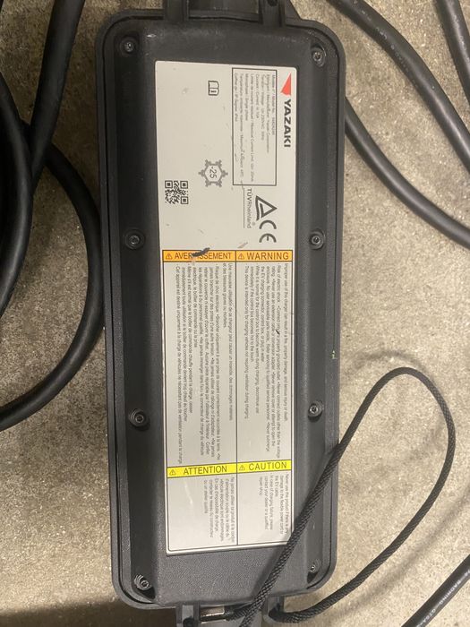 Зарядний пристрій інвертор 230 V Мітсубісі Outlander PHEV