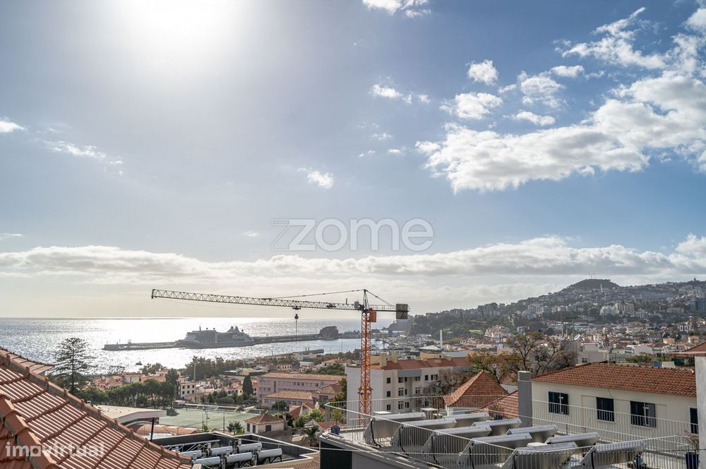 Moradia T4 em Santa Maria Maior