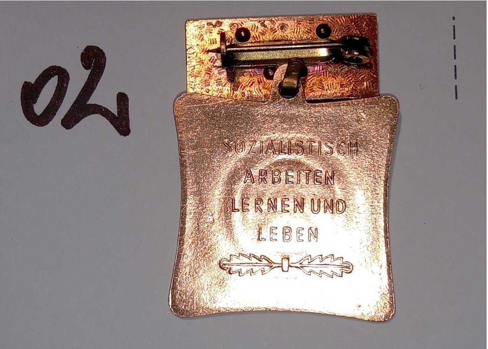 153 Odznaczenia DDR 02
