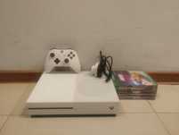 XBOX ONE S + Pad + 5 Gier i zasilacz. To wszystko w podanej cenie.
