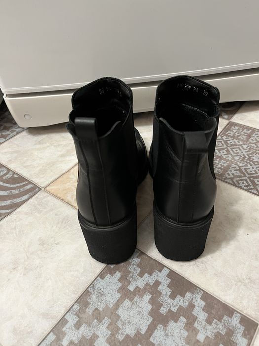 Жіночі челсі шкіряні