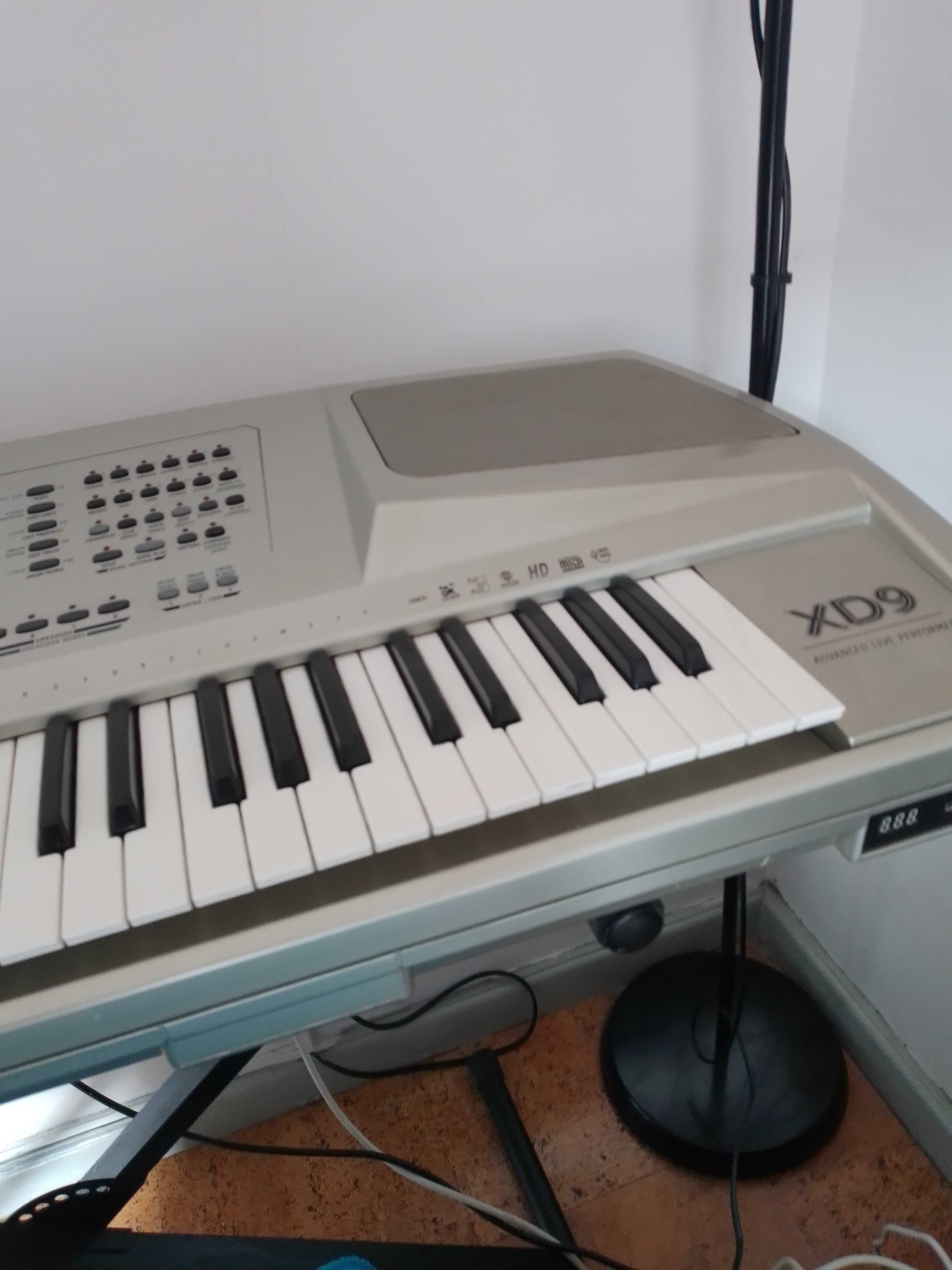 Vendo teclado Ketron XD9 em muito bom estado