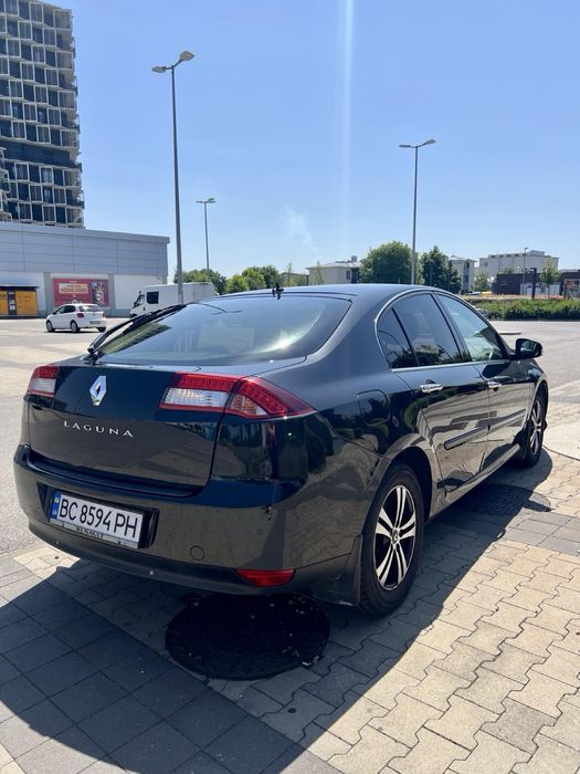 Renault Laguna 2010 авто машина
