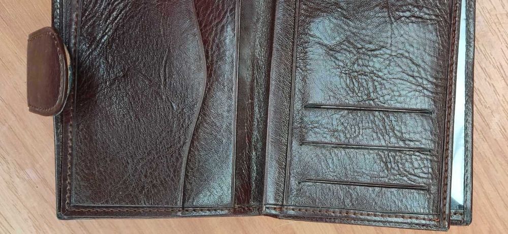 Carteira em pele