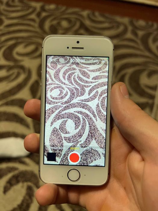 Айфон.         .