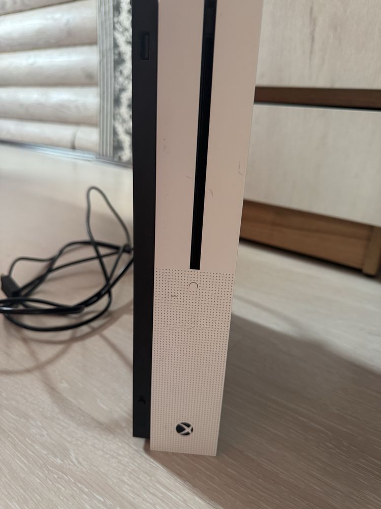 XBox one S + 3 гри