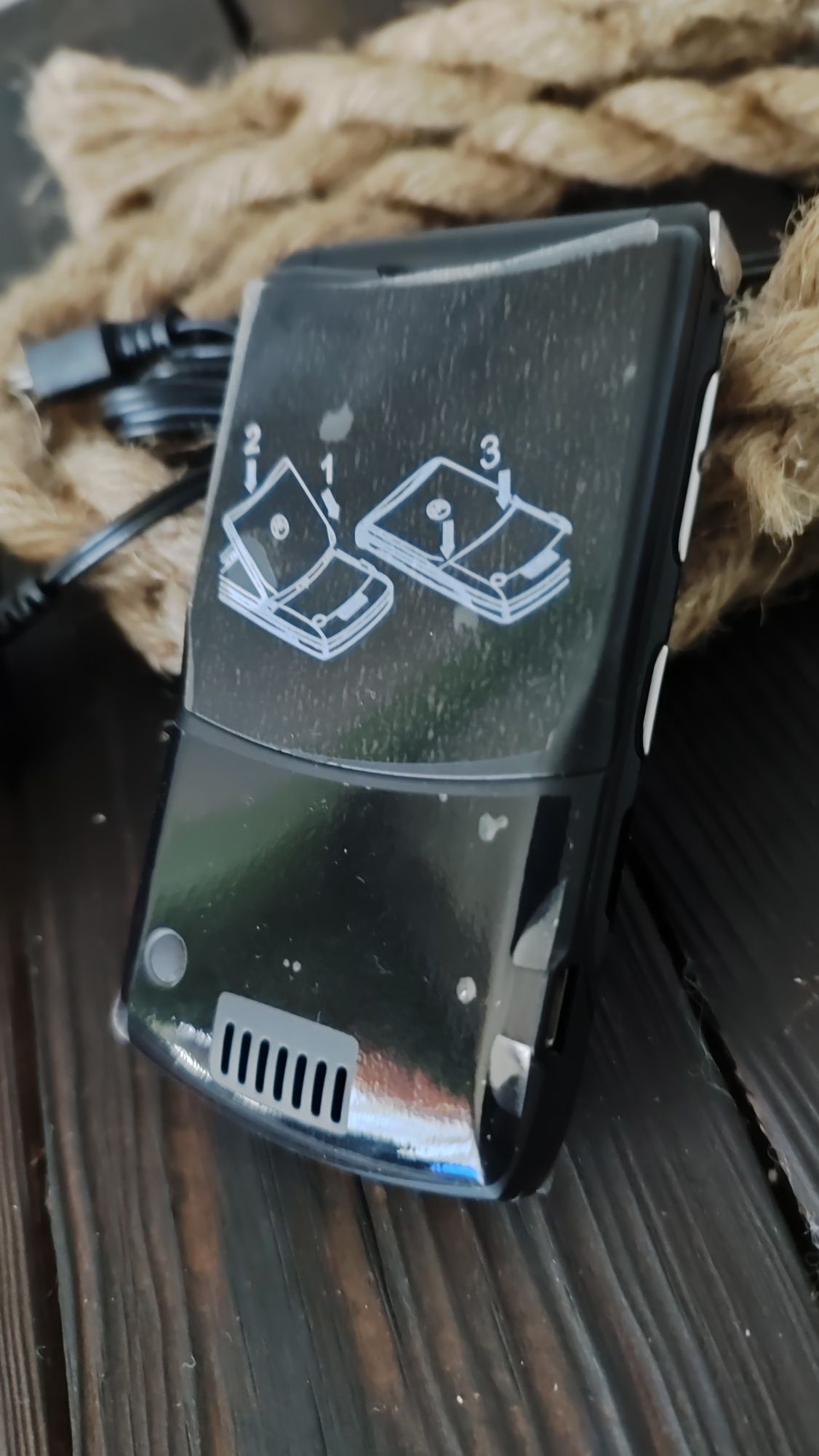 Мобільний телефон Motorola v3