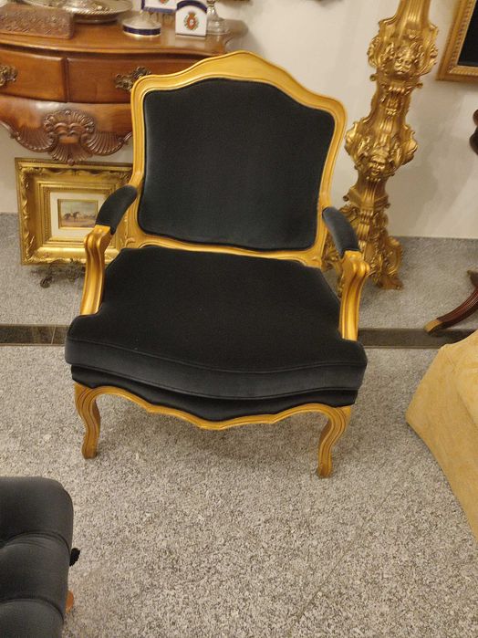 Cadeirão bergere veludo preto madeira dourada - Luxo