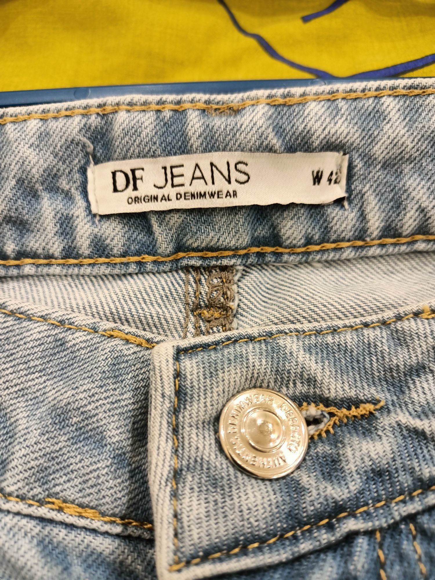 Жіночі джинси MOM