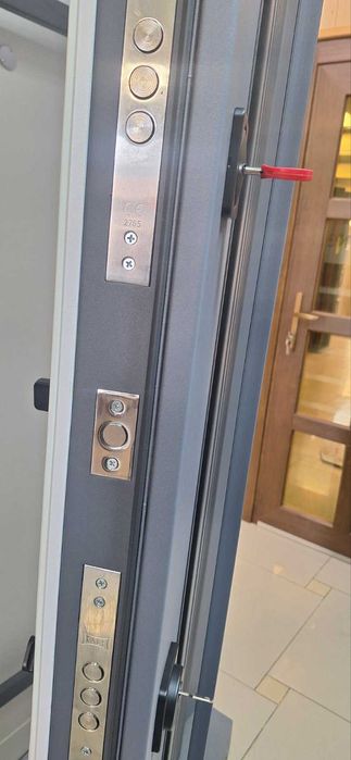 Двері вхідні металеві вуличні Iron. Антрацит. Нові.