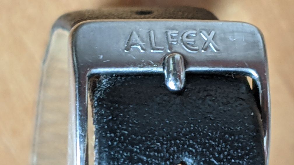 Продаю швейцарський жіночий годинник Alfex 5339 у білому кольорі.