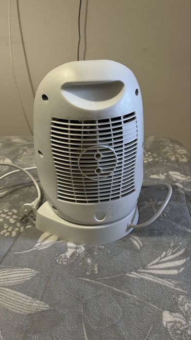 Aquecedor branco  kunft em otino estado funcionando perfeitamente