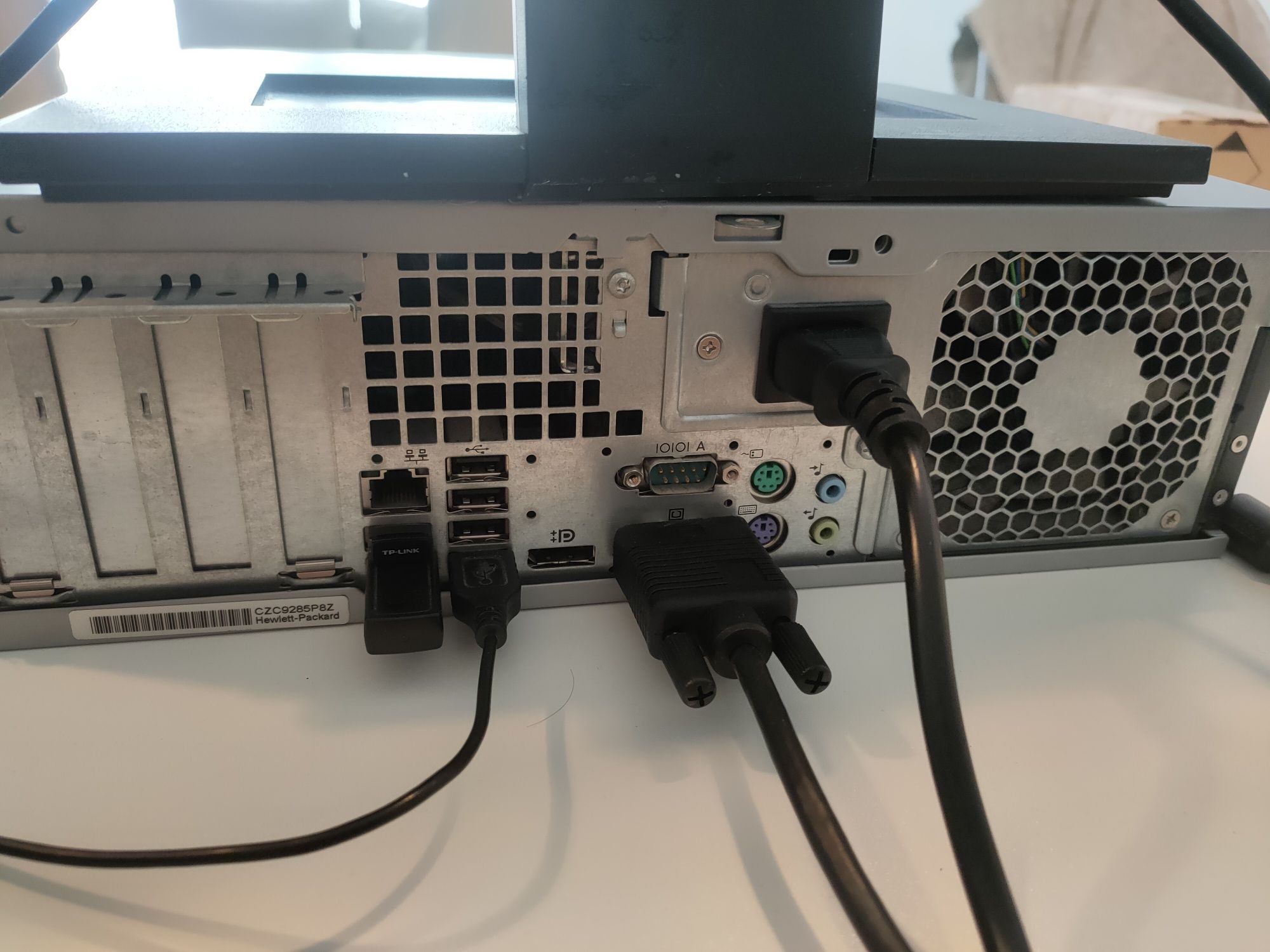 Komputer Dell + MONITOR - LED DELL E2211Hb 21.5" - FHD VGA DVI klasa A