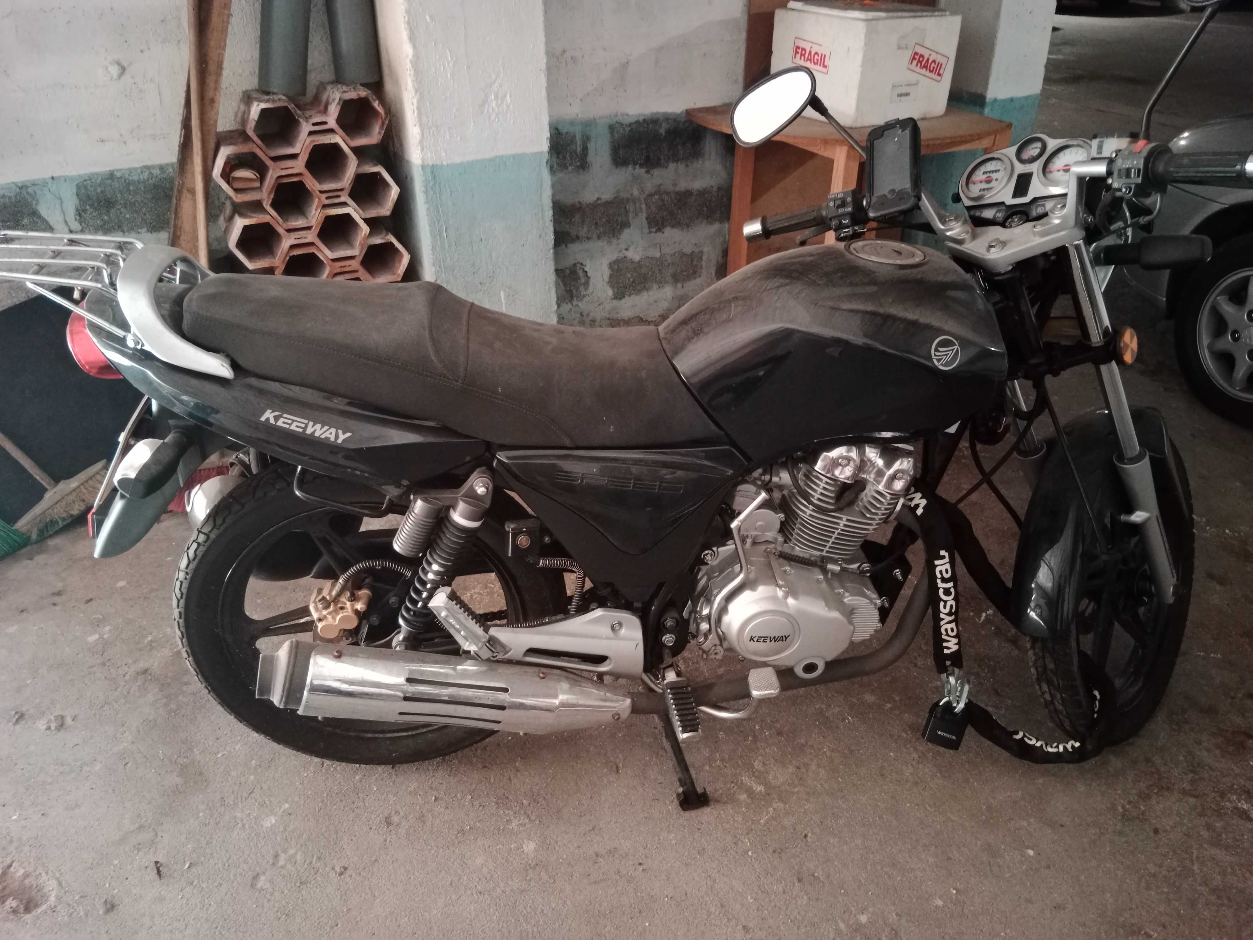 Moto KEEWAY 150cc - como nova