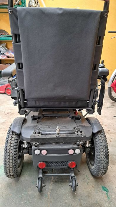 Elektryczny wózek inwalidzki QUICKIE Q200R