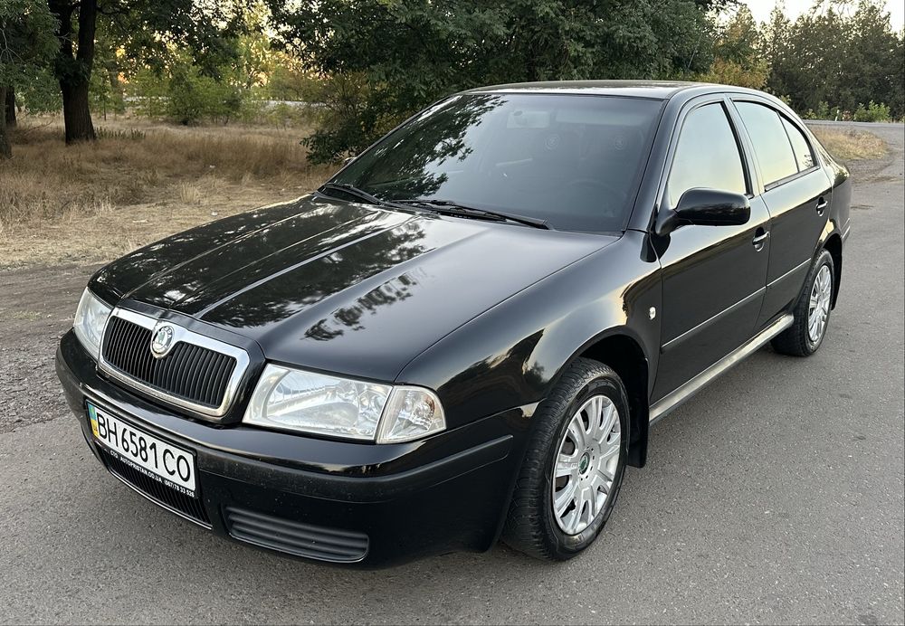Шкода октавия тур 2003.  2.0 газ-бензин механика
