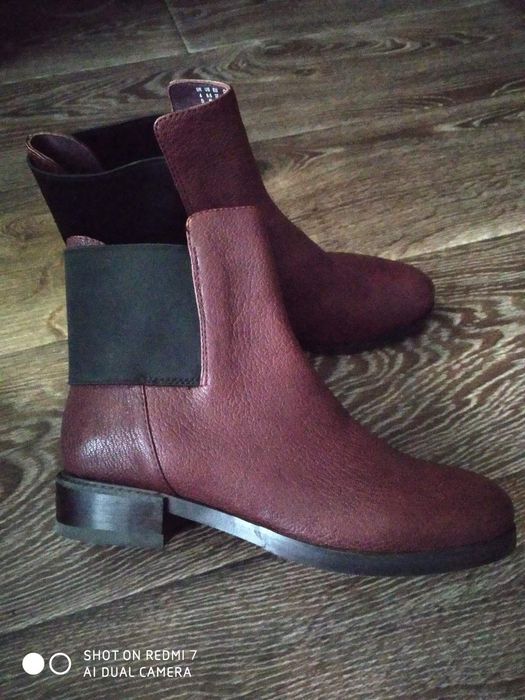 Женские ботинки, кожаные, новые.