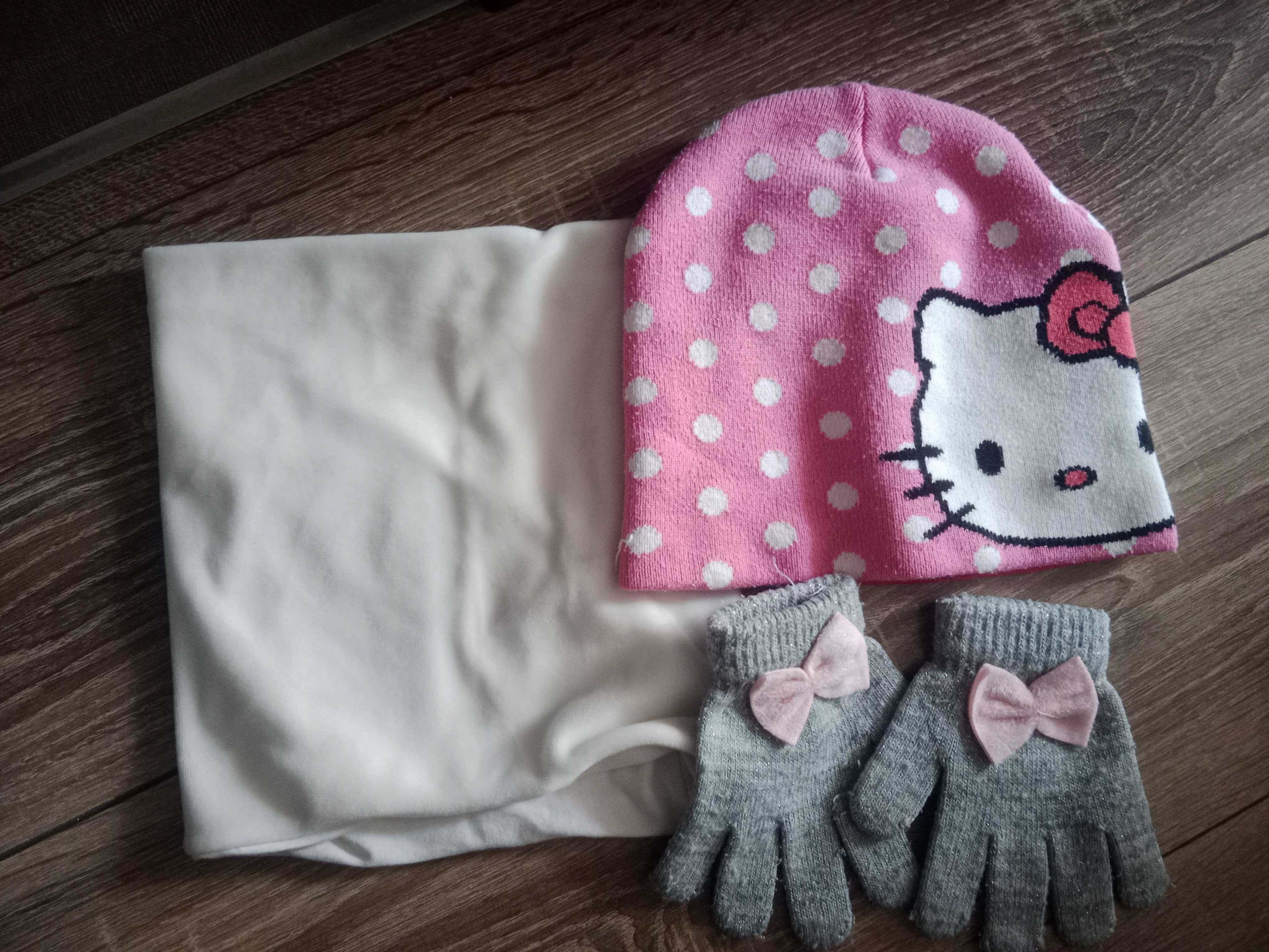 Komplet czapka, komin, rękawiczki, czapka hello Kitty, zestaw r 98/104