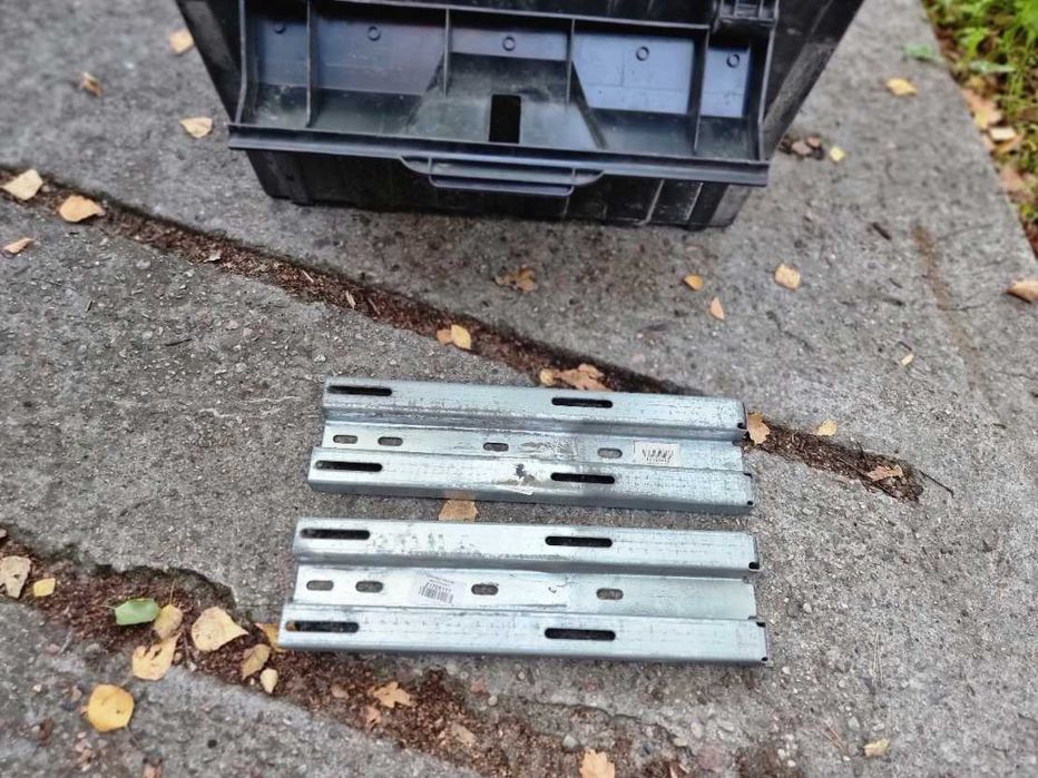Skrzynka narzędziowa SERTPLAS 650L*445W*530H 80L z uchwytem montażowym