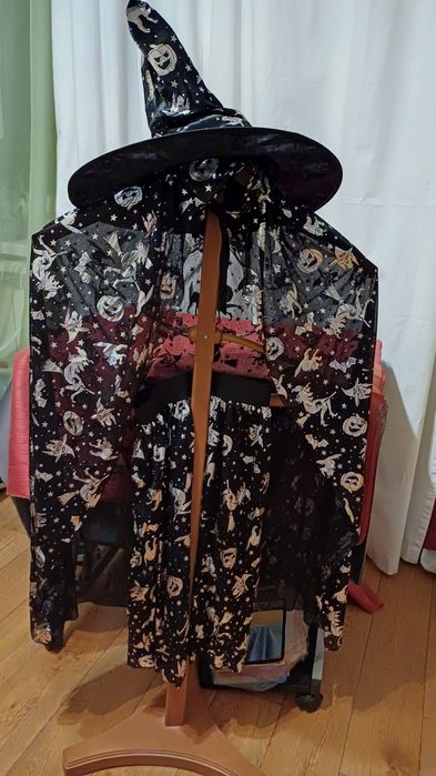 Костюм на Хелуїн зі спідницею/ юбкою.