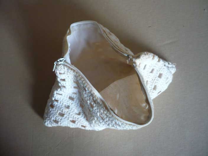 Estojo branco de croché